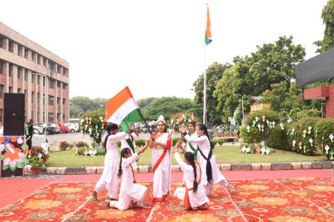 Independence Day-2023 Celebrations at GRIID-31 Dr. Jasbinder Kaur-Director GMCH-32 & Director-GRIID-31 hoists National Flag at GRIID premises